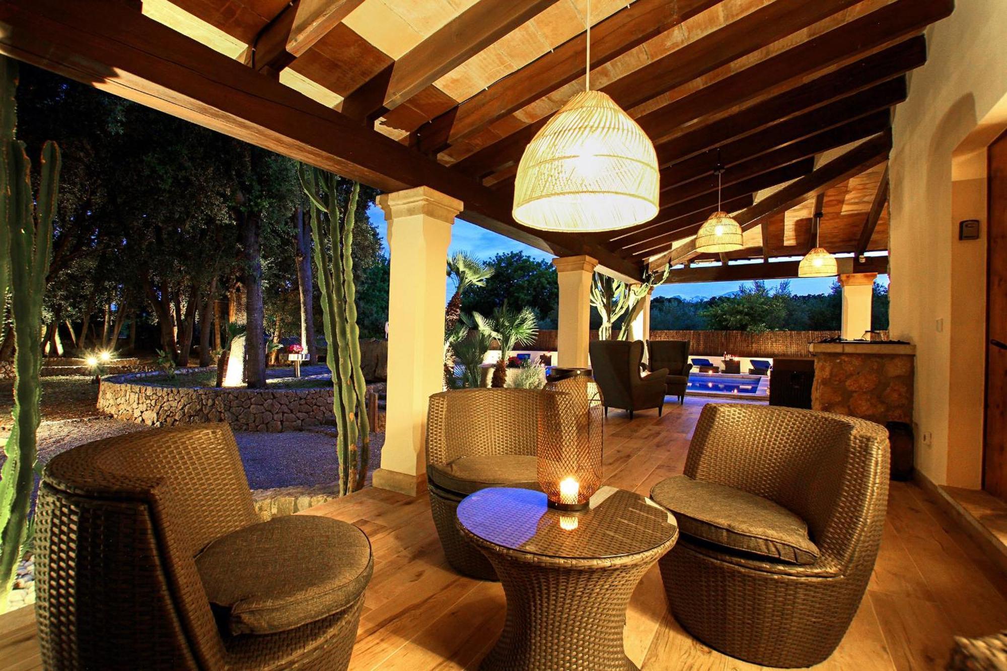 Encinas Villa