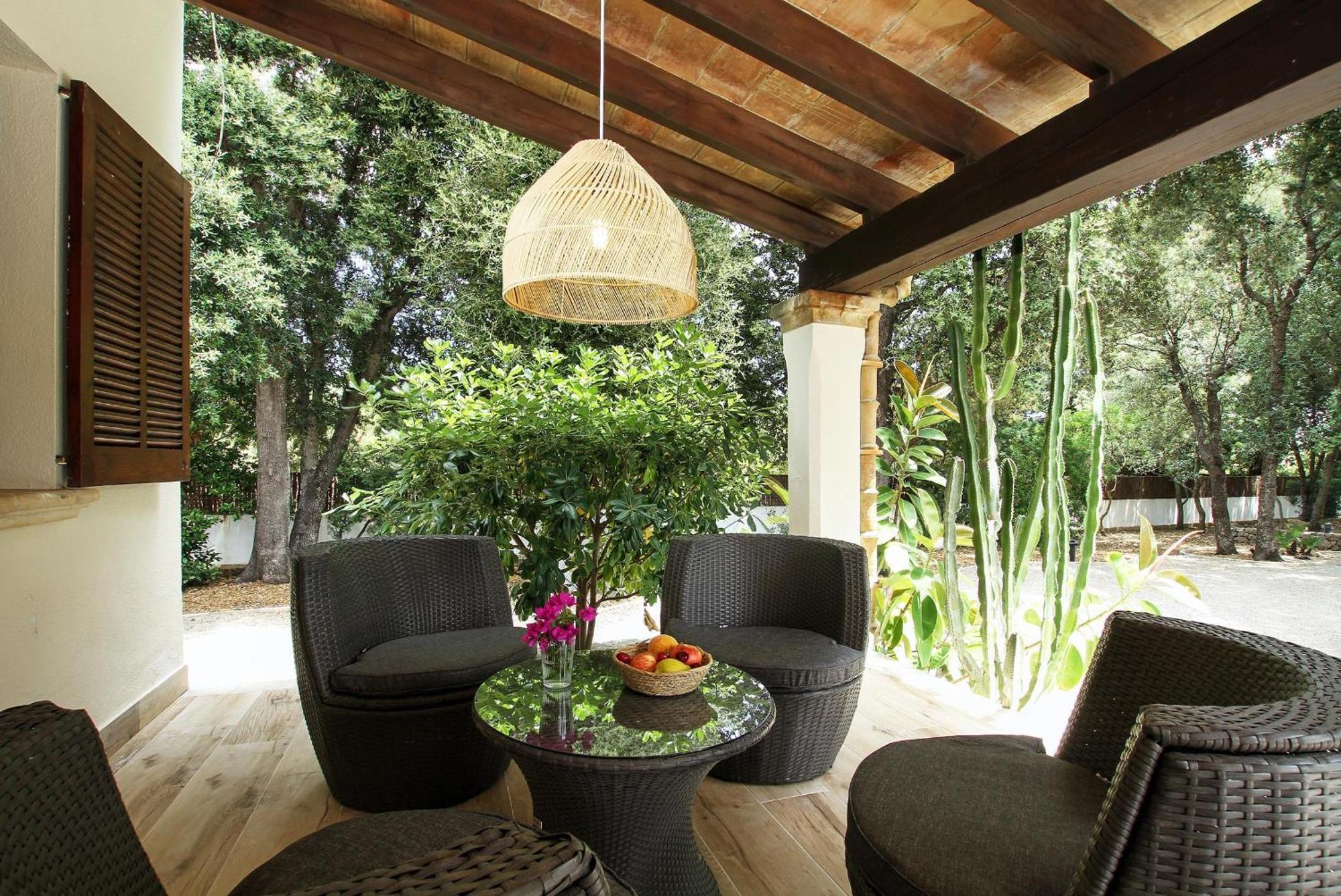 Encinas Villa