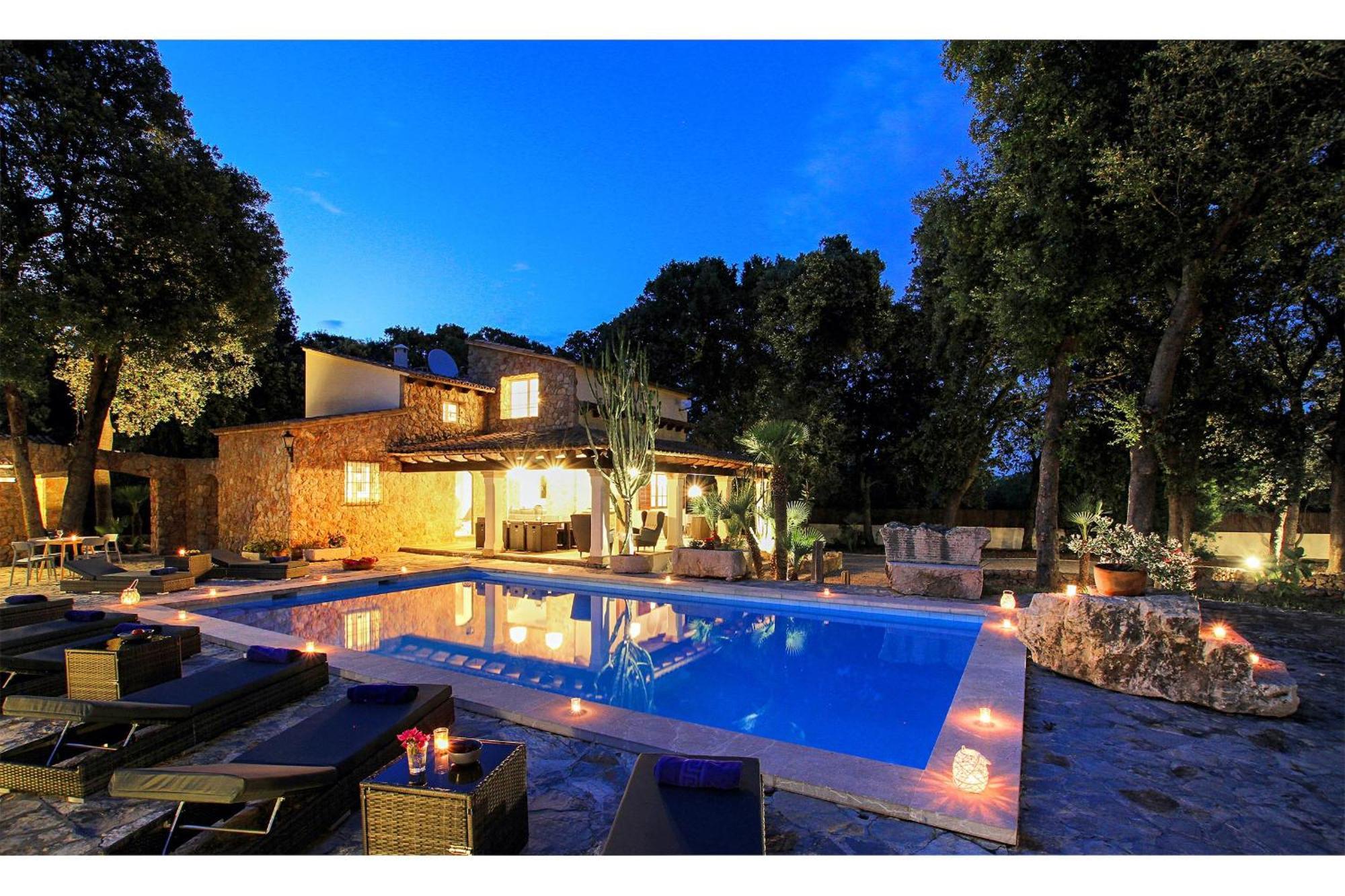 Encinas Villa