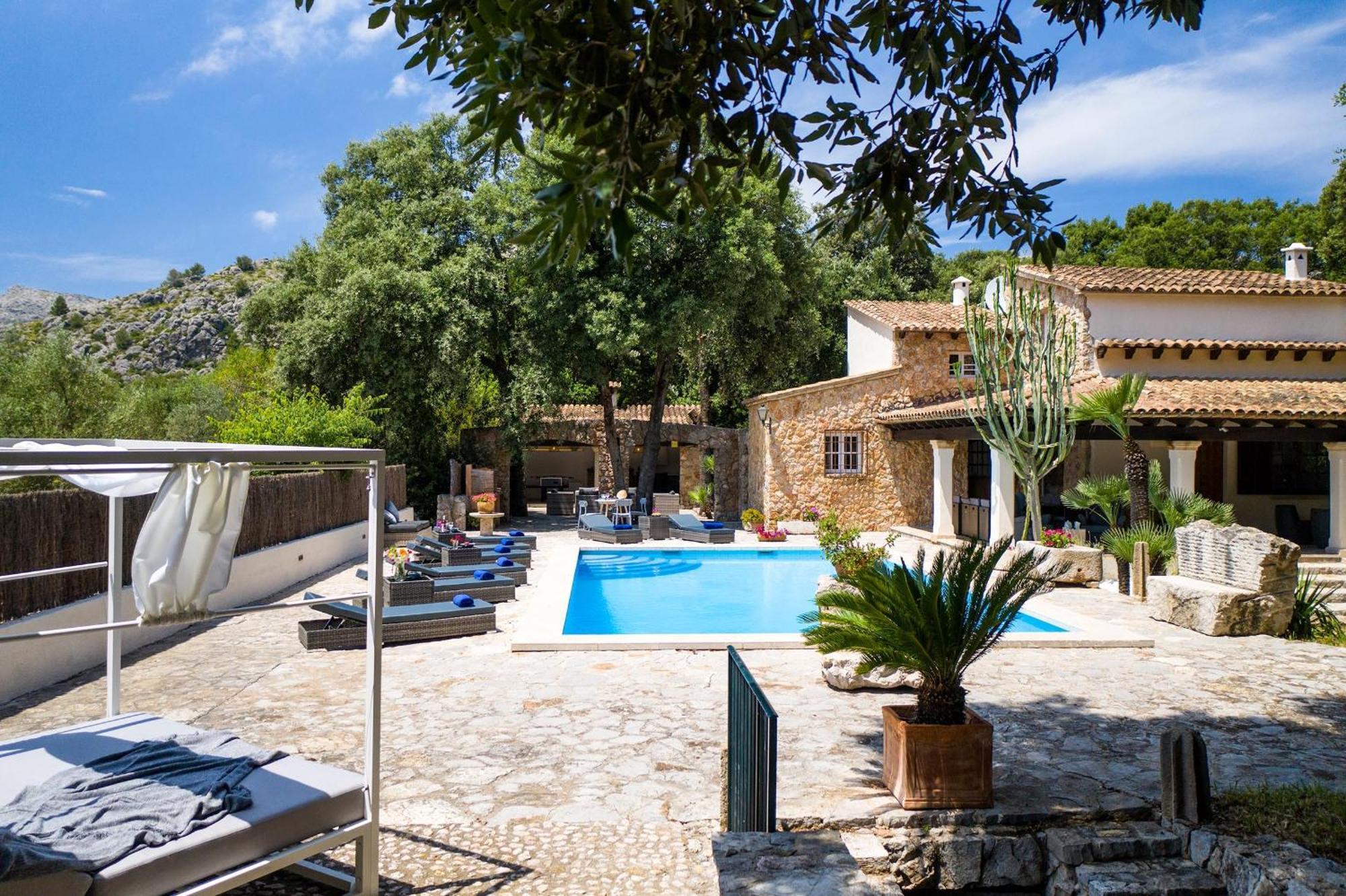 Encinas Villa *